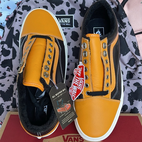 Vans Men’s Old Skool Mte (Mte) Apricot/Black
VN0A348F2NF
Sneakers - Picture 12 of 16